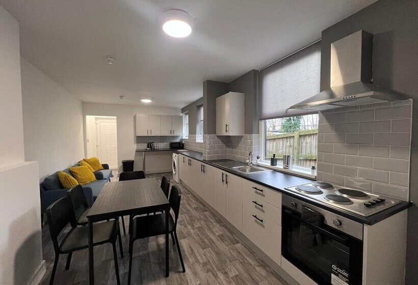 Отель Oyo Arcadia By Habitat101