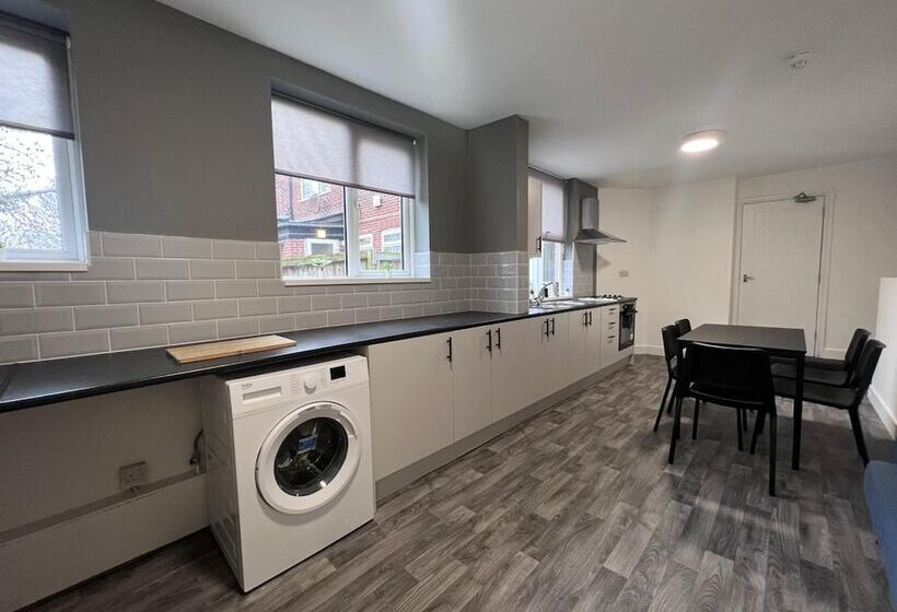 Отель Oyo Arcadia By Habitat101