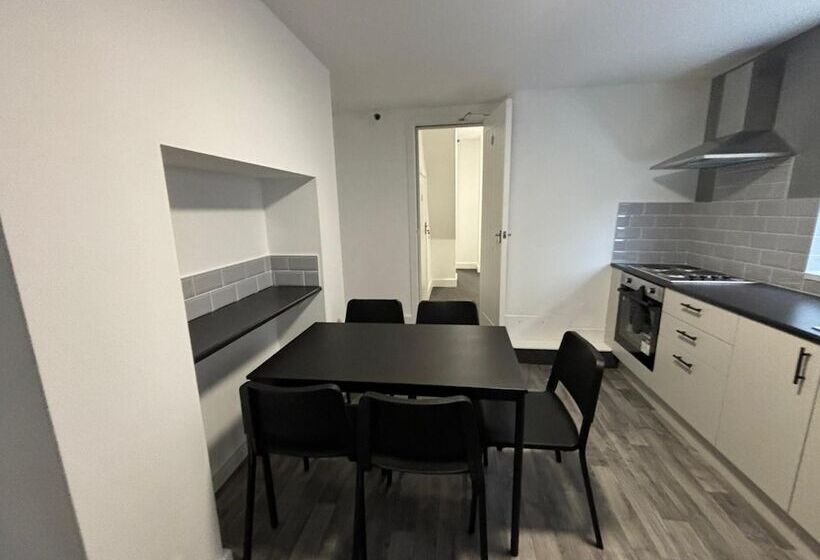 Отель Oyo Arcadia By Habitat101