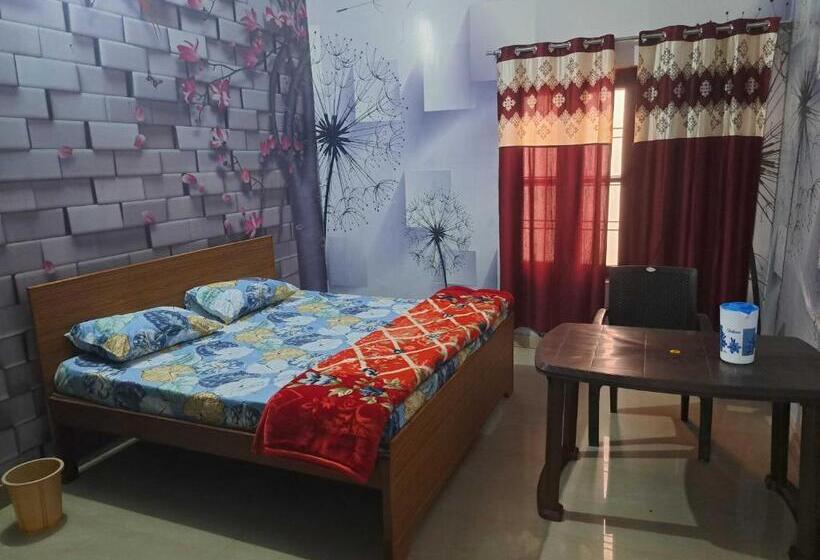 Отель Oyo Ashiyana Guest House