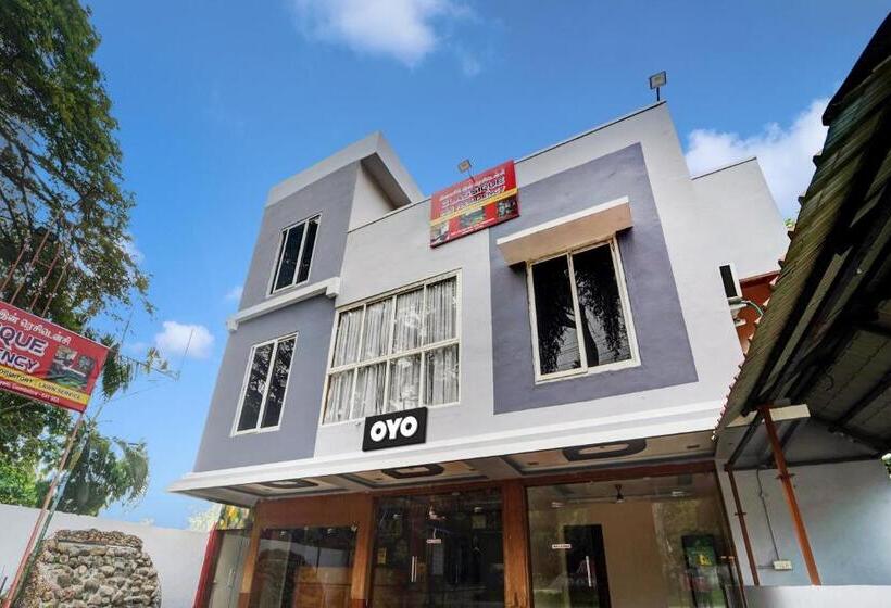 Отель Oyo Flagship Classique Inn Residency