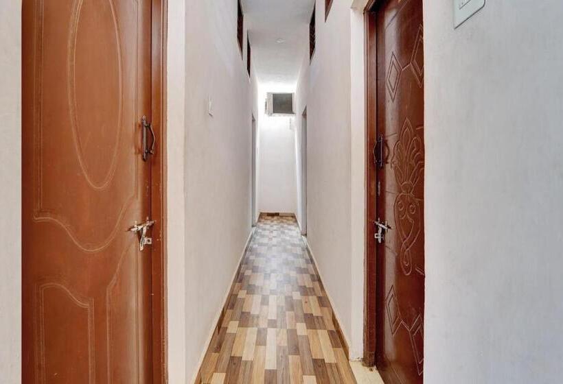 ホテル Oyo Flagship Sk Lodge