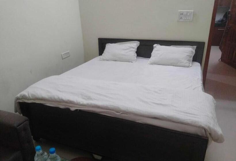 酒店 Oyo Rm Guest House