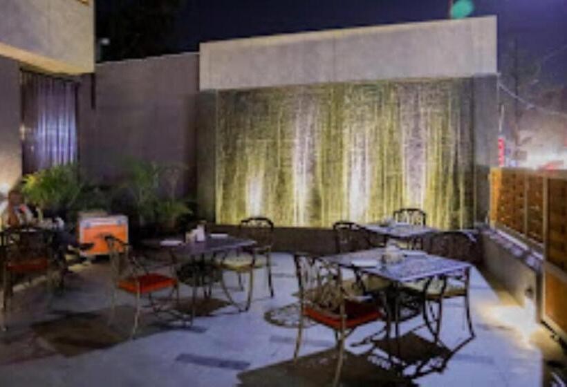 فندق Paradise, Ahmednagar