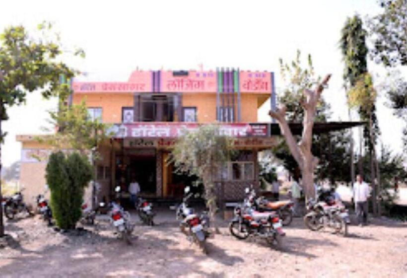 בית מלון כפרי Prem Sagar, Balapur