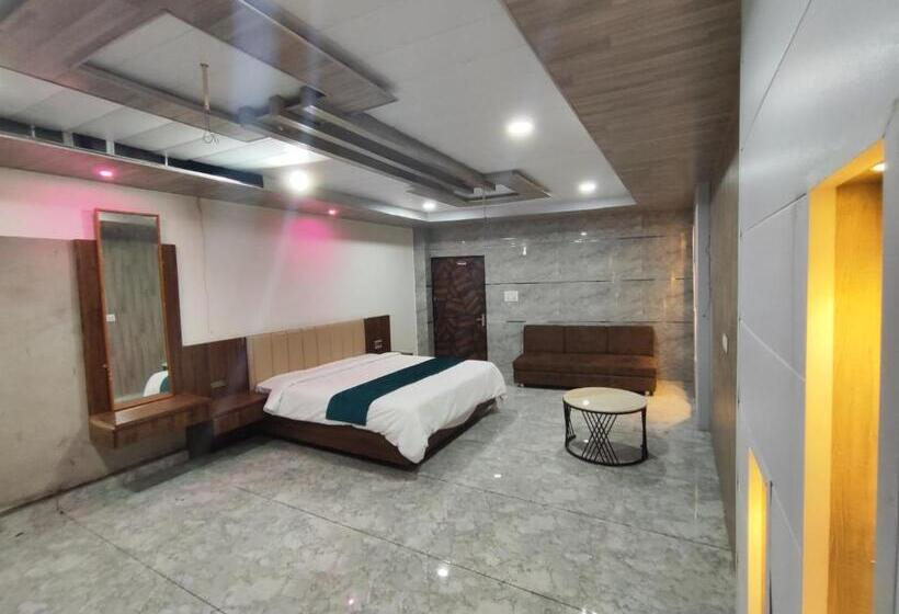 Hotel Pushpanjali Palace