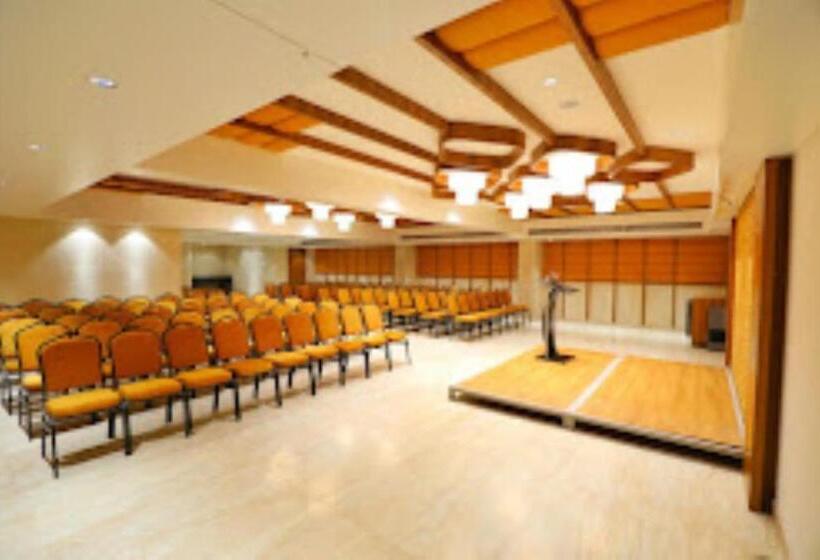 فندق Radiance, Ahmednagar