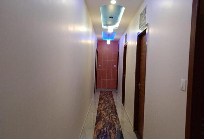 فندق Raheja Residency