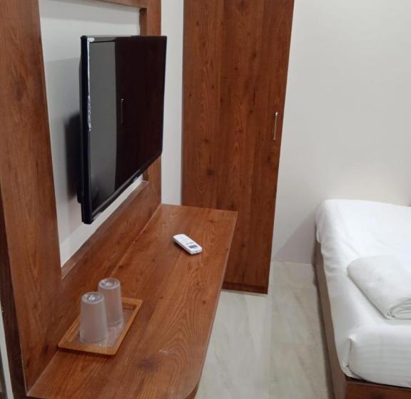 فندق Raheja Residency