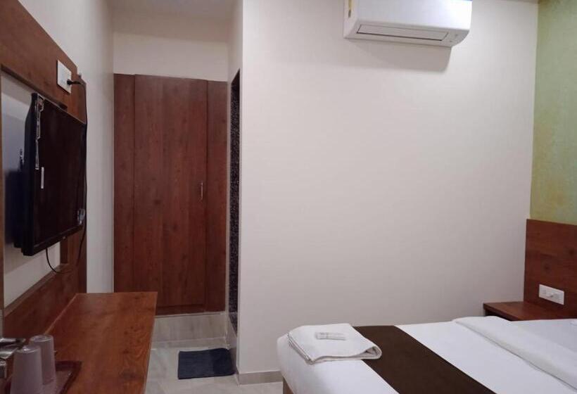 فندق Raheja Residency