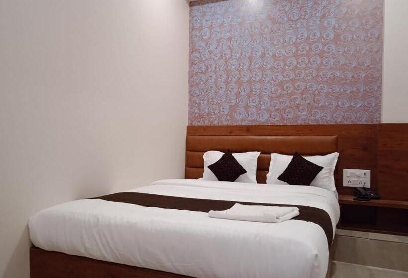 فندق Raheja Residency