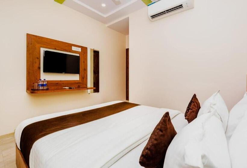 فندق Raheja Residency