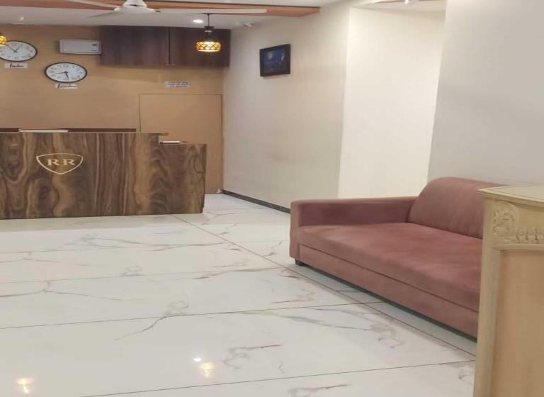 فندق Raheja Residency