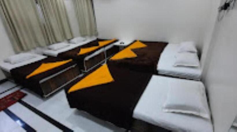 בית מלון כפרי Ram Leela Lodge, Tuljapur