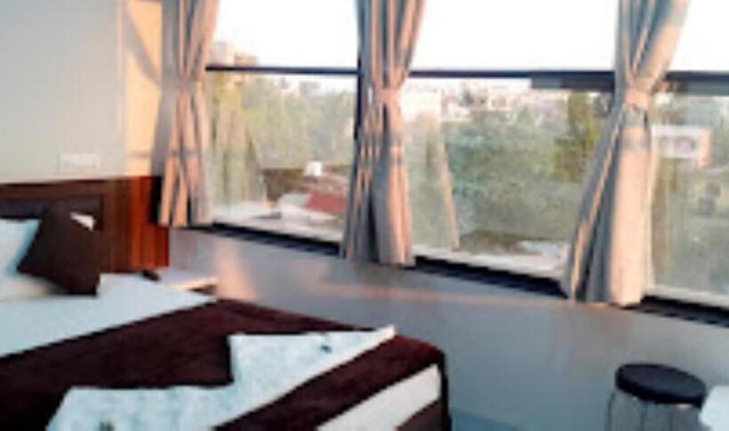 בית מלון כפרי Ram Leela Lodge, Tuljapur