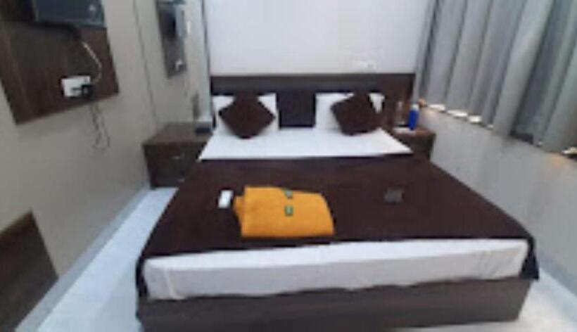 בית מלון כפרי Ram Leela Lodge, Tuljapur