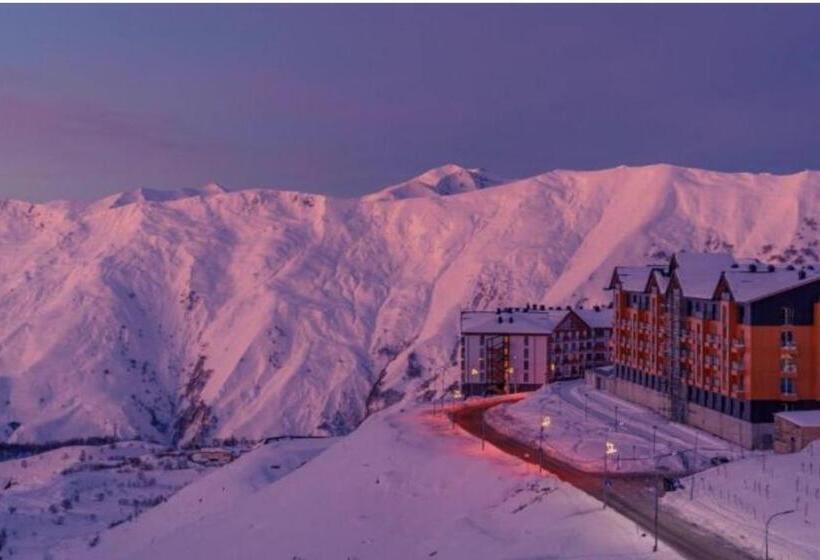 هتل Redco Gudauri Loft 2 Building