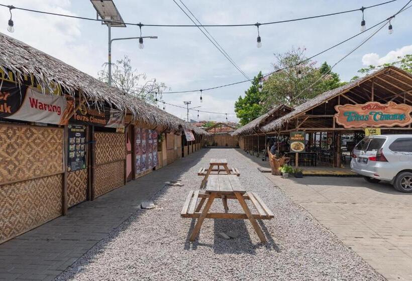 Szálloda Reddoorz Container @ Teras Cimanuk Garut