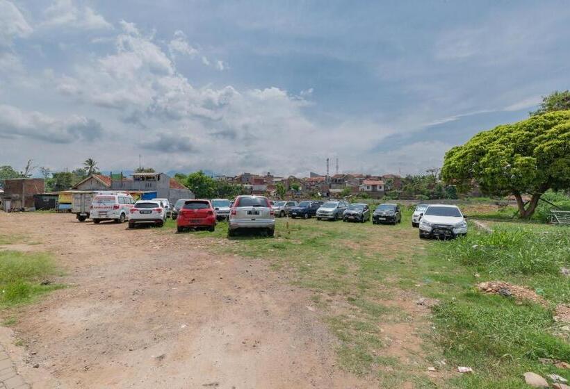 Szálloda Reddoorz Container @ Teras Cimanuk Garut