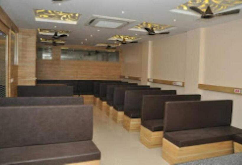 בית מלון כפרי Rich Palace, Jalgaon