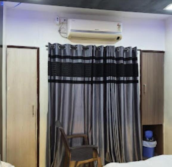 בית מלון כפרי Rw International, Hingoli