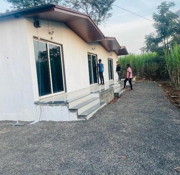 فندق Sahyadri Agro Farm & Resto