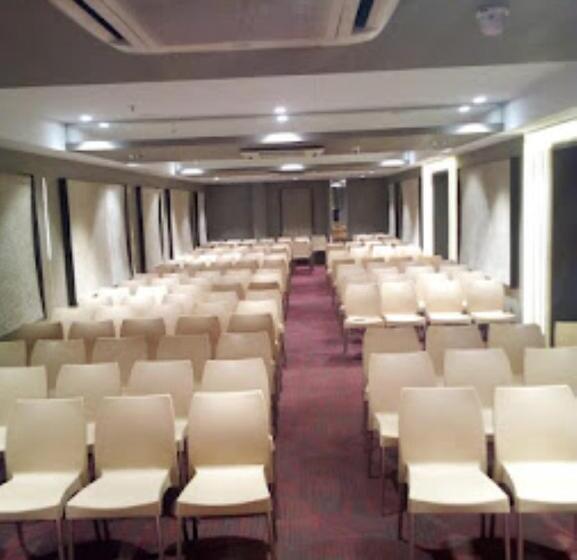 בית מלון כפרי Sai Inn Amhednagar, Maharashtra