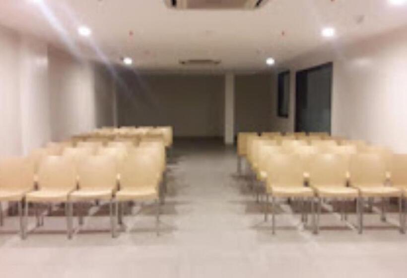 فندق Sai Inn Amhednagar, Maharashtra