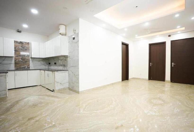 فندق Sarthi Guest House In Jangpura Bhogal Near Nizamuddin Railway Station