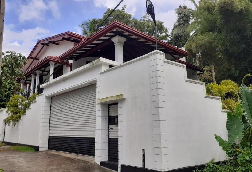 فندق Senu Villa Ahangama