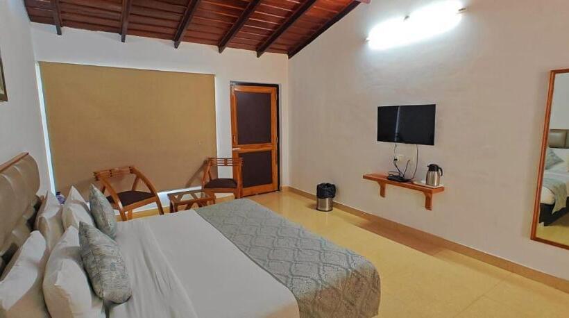 בית מלון כפרי Shivraj Sattal Lake View