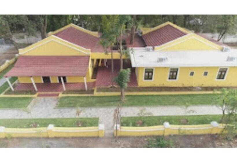 בית מלון כפרי Shubham Resorts, Solapur