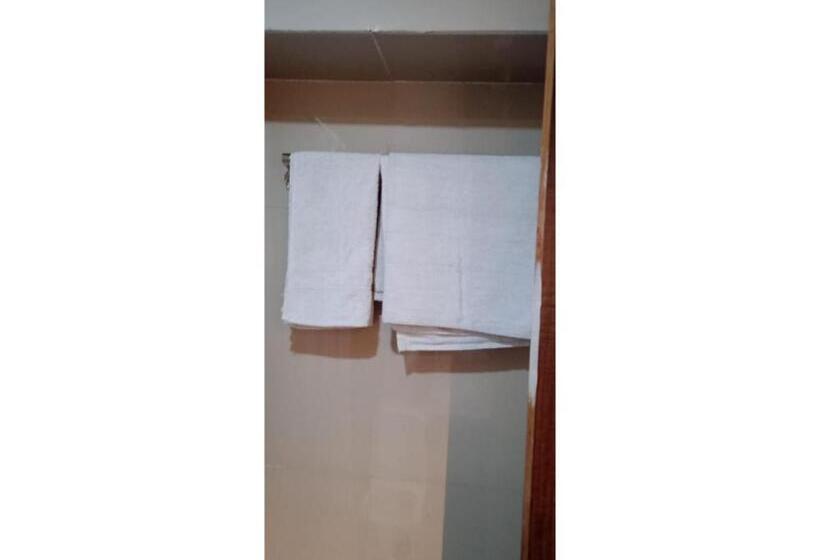 בית מלון כפרי Shubham Resorts, Solapur