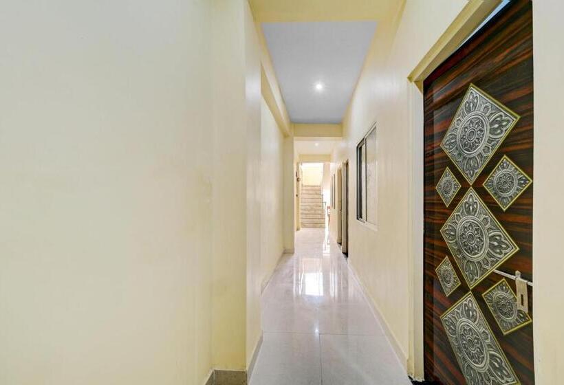 هتل O Home Trimurti Guest House