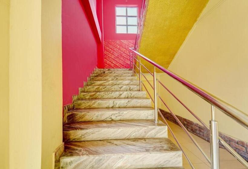 هتل O Home Trimurti Guest House