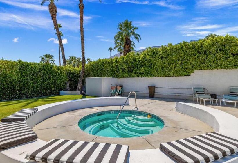 فندق The Honeymoon Suite  King Of Rock N  Roll