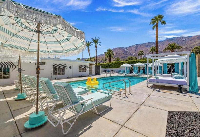 فندق The Playmate Suite  Sophisticated Tribute To Hugh S Girls