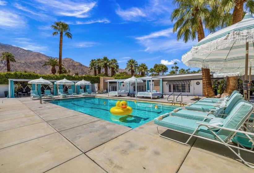 فندق The Playmate Suite  Sophisticated Tribute To Hugh S Girls