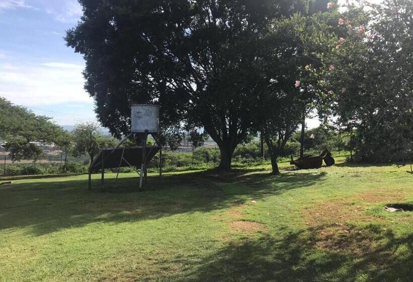 فندق Vukaphi Farm