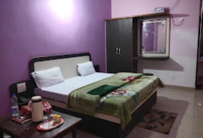 Отель Yash Palace & Ok Veg Resturant Maihar