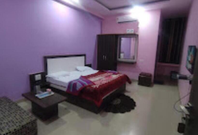 ホテル Yash Palace & Ok Veg Resturant Maihar