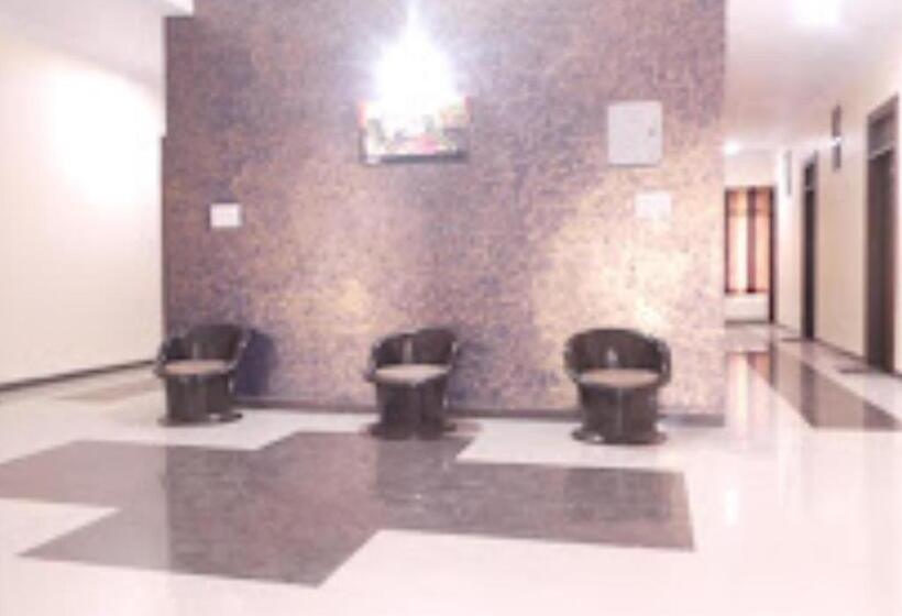 ホテル Yash Palace & Ok Veg Resturant Maihar