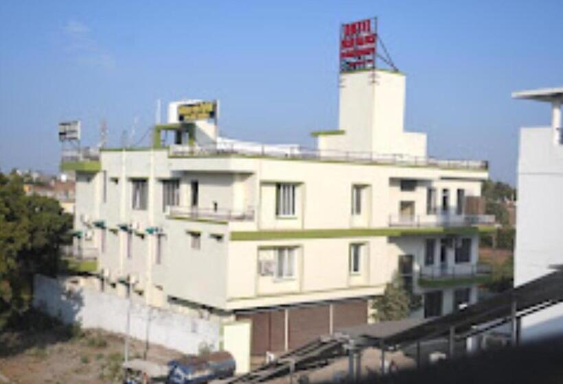 ホテル Yash Palace & Ok Veg Resturant Maihar