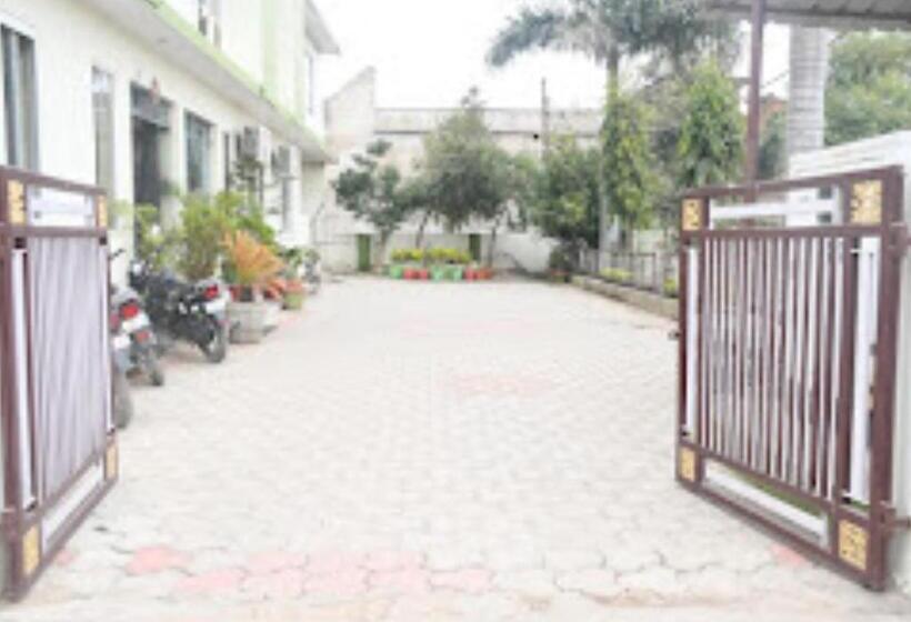 ホテル Yash Palace & Ok Veg Resturant Maihar