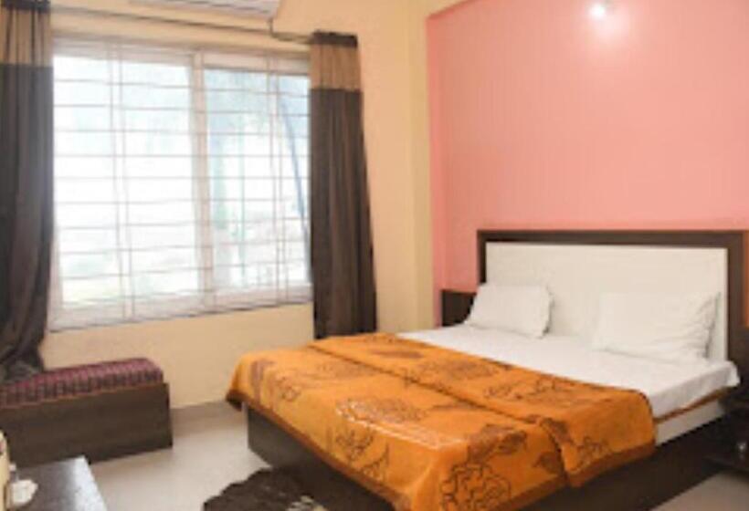 Отель Yash Palace & Ok Veg Resturant Maihar