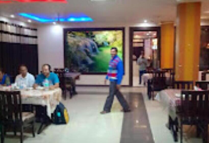 ホテル Yash Palace & Ok Veg Resturant Maihar