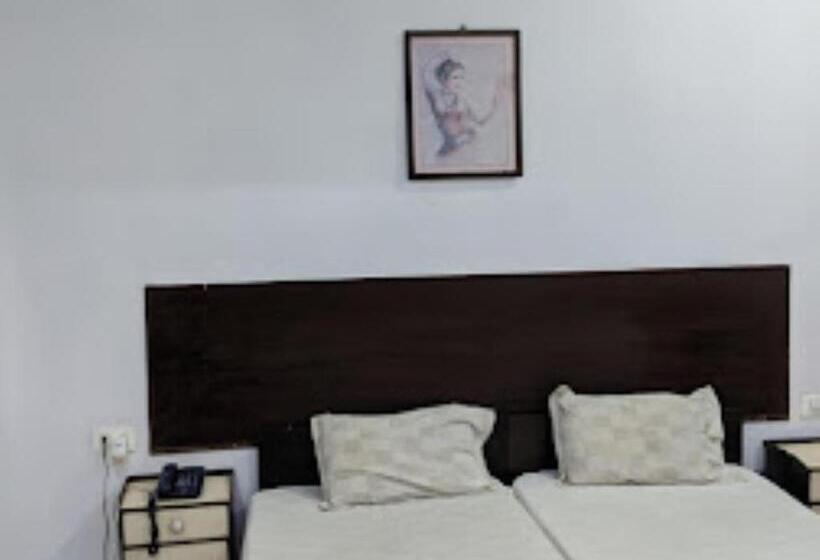 Kadambari Hotel And Restaurant Patehra