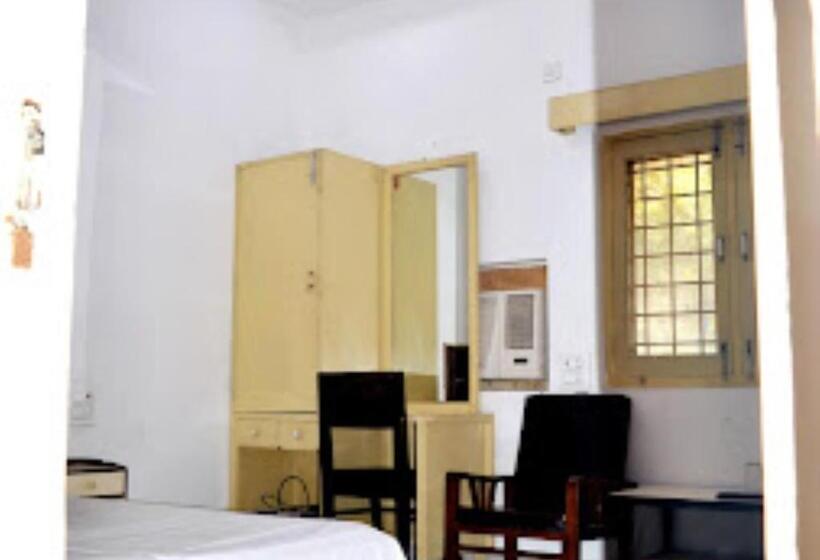 Kadambari Hotel And Restaurant Patehra