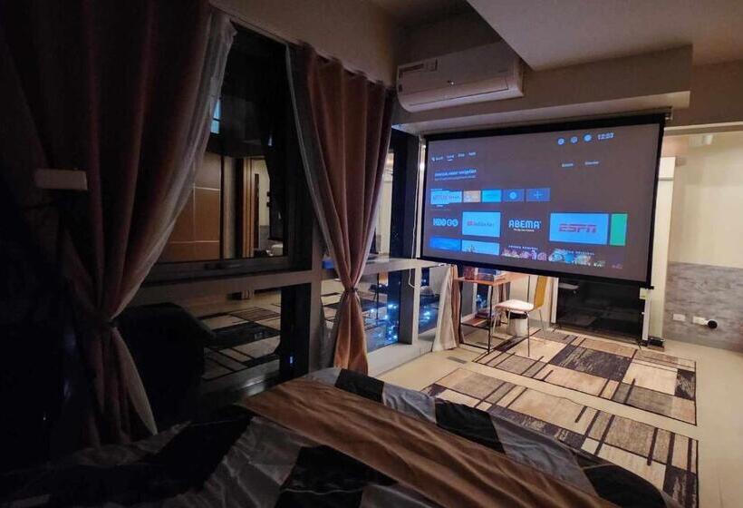 Queen Bed, Sauna, Gym & Captivating Views