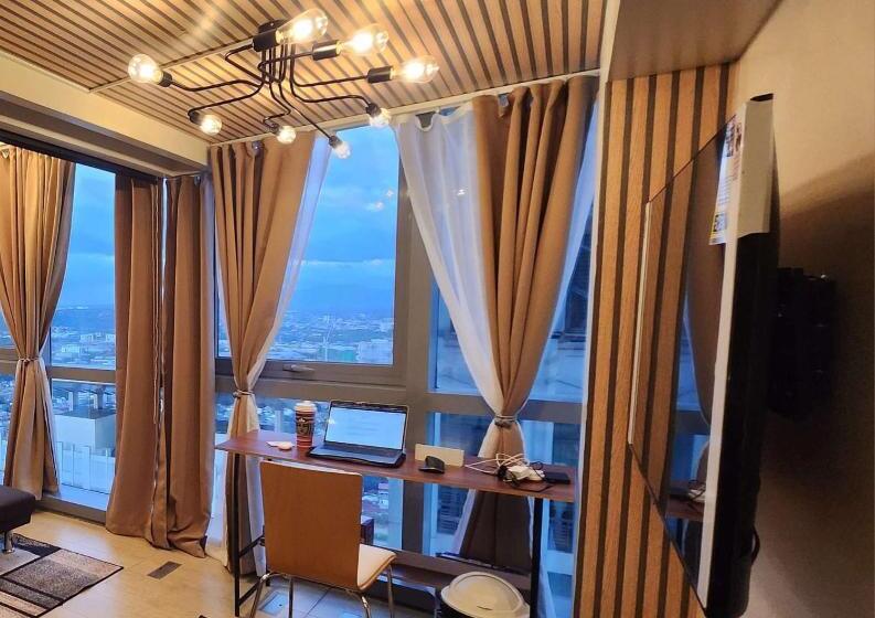 Queen Bed, Sauna, Gym & Captivating Views